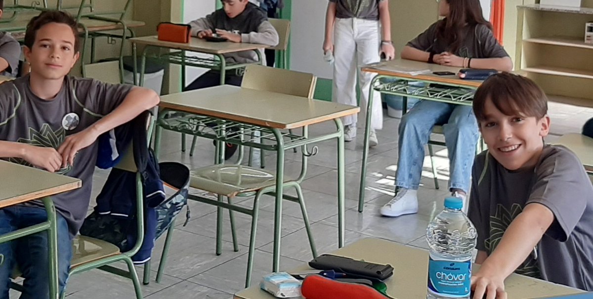 csaamparod's tweet photo. Con optimismo y alegría se disponen para iniciar las pruebas de la olimpiada matemática https://t.co/p7cjBMLk3r