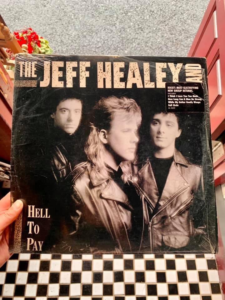 25 Mar 2023
開店してます

本日Birthday は、Aretha Franklin、Elton John、Jeff Healeyなどだそうな👏🎂✨