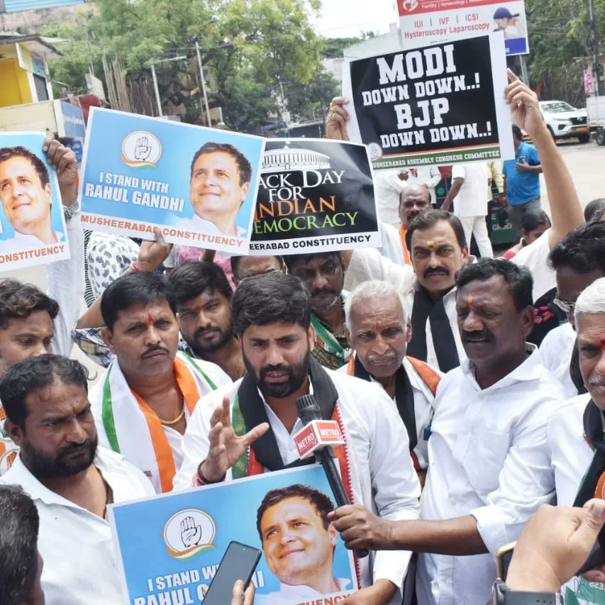 AKY_INCMP's tweet photo. Burned the effigy of MODI in support of of our leader @RahulGandhi ji at Musheerabad Cross roads.
#blackDayOfDemocracy
#WeStandWithRG https://t.co/LCTr6W9LK4