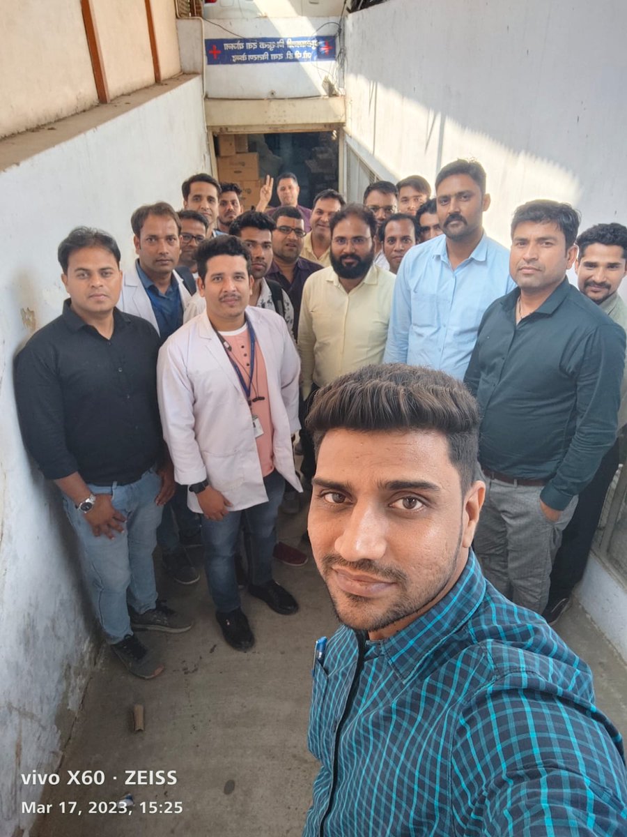 निःशुल्क दवा  योजना को देश में प्रथम स्थान दिलाने वाले फार्मासिस्ट क्यों है सुविधाओं के लिए मोहताज #वादा_ना_भूलो_गहलोत_जी
#फार्मासिस्ट_कर_रहे_गांधीगिरी 
<a href="/ashokgehlot51/">Ashok Gehlot</a> 
<a href="/plmeenaINC/">Parsadi Lal Meena</a> 
<a href="/artizzzz/">Arti Dogra</a> 
<a href="/_lokeshsharma/">Lokesh Sharma</a>