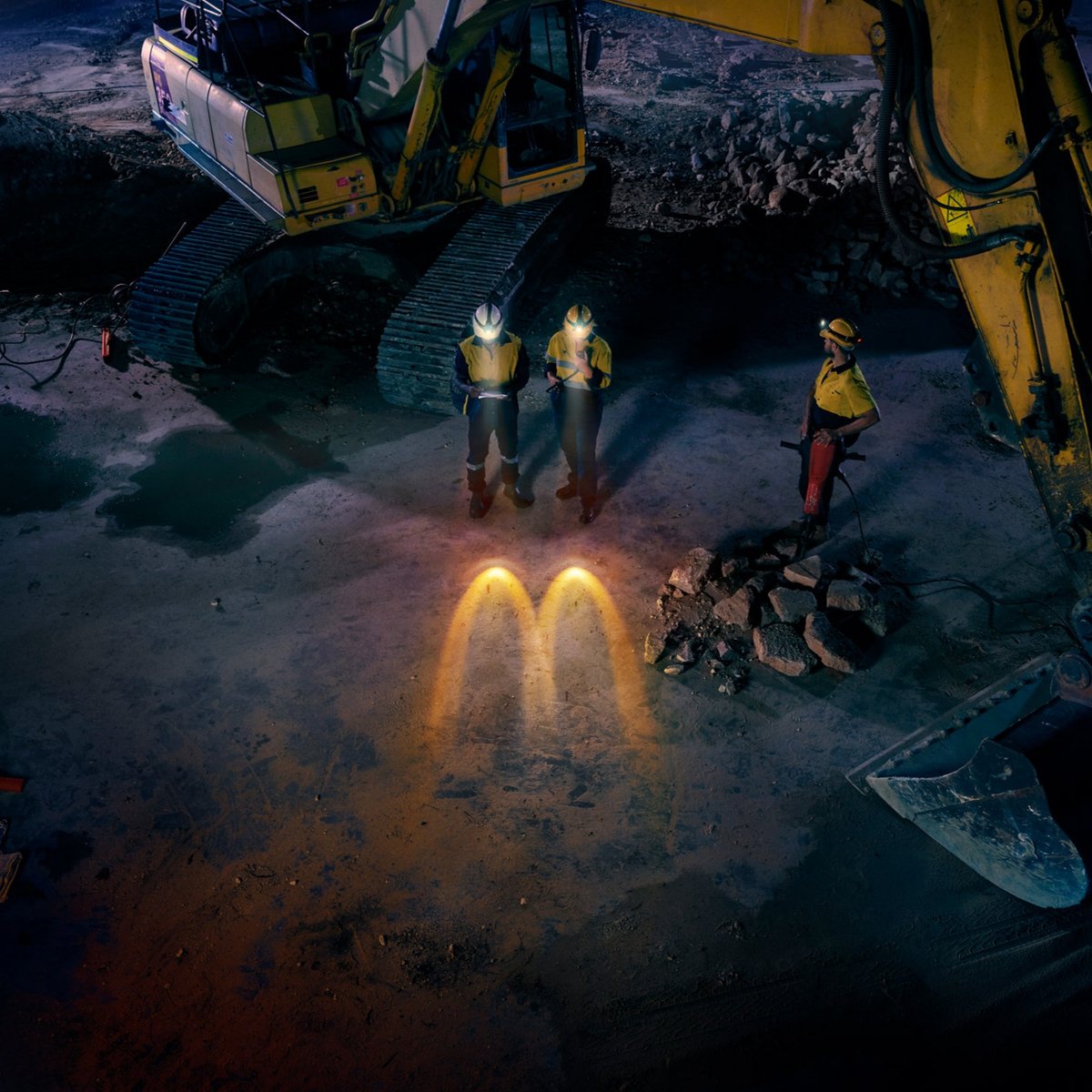 returnonart's tweet photo. The golden arches are everywhere. A series of McDonald’s ads from award-winning photographer Danny Eastwood (@make_strange).⁠
⁠
#artfeed#foodies#fun#burgertime#burgers#burgerlove#burgerlover#burger#mcdonalds#creative#commercial#advertising#photographer#photooftheday#photography https://t.co/U3KjuJgzY3