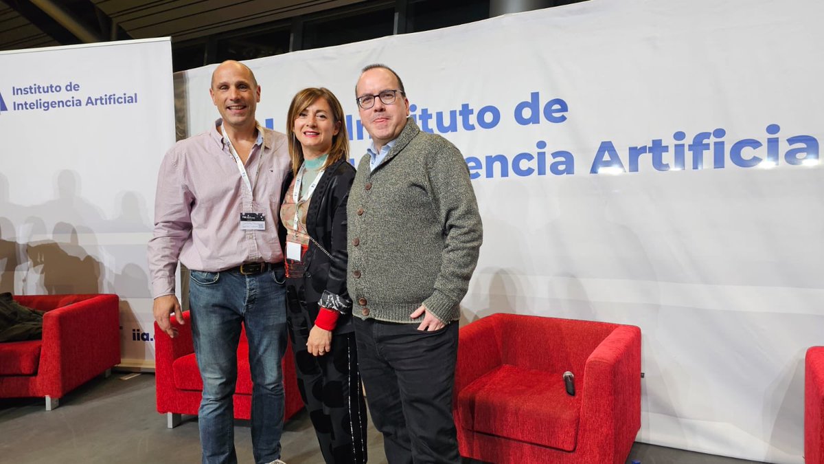macucaruana's tweet photo. Un evento fantástico, como siempre!!! Gracias!!! ❤️🤖❤️#IIA #masterIIA https://t.co/L3yQEtYPQS
