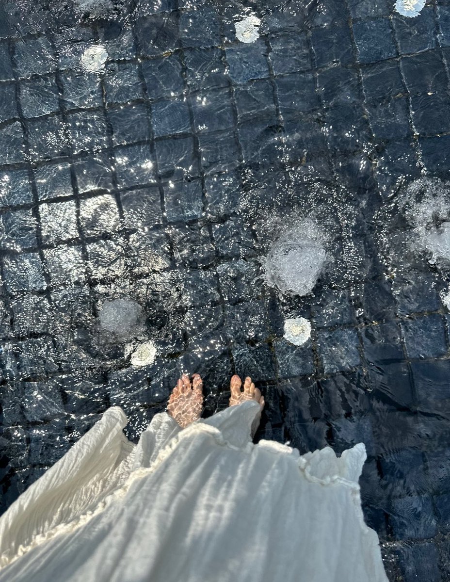 Image for I brought the wrong shoes. aespa GISELLE https://t.co/xsXCFp8m0l