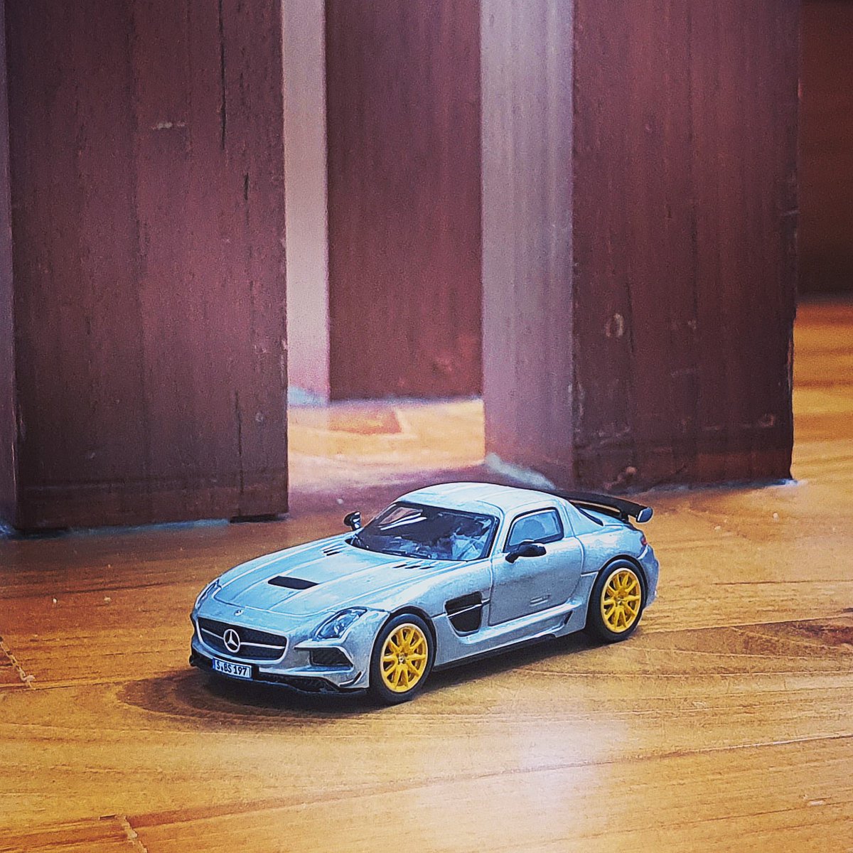 The #MercedesBenz SLS AMG Coupé Black Series. Perfection and radiance from every angle.

#diecast #diecastphotography #tarmacworks #slsamgblackseries