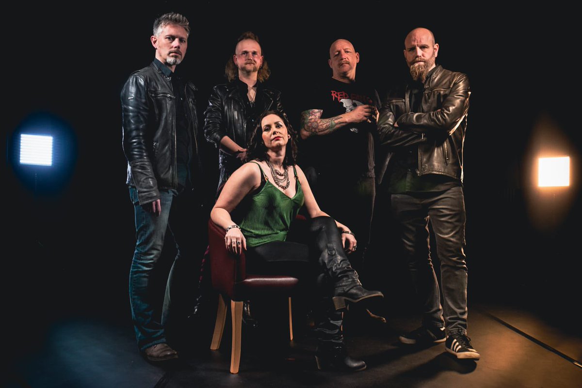 ThingsHorrid's tweet photo. Band shoot https://t.co/8b3Megpzw0