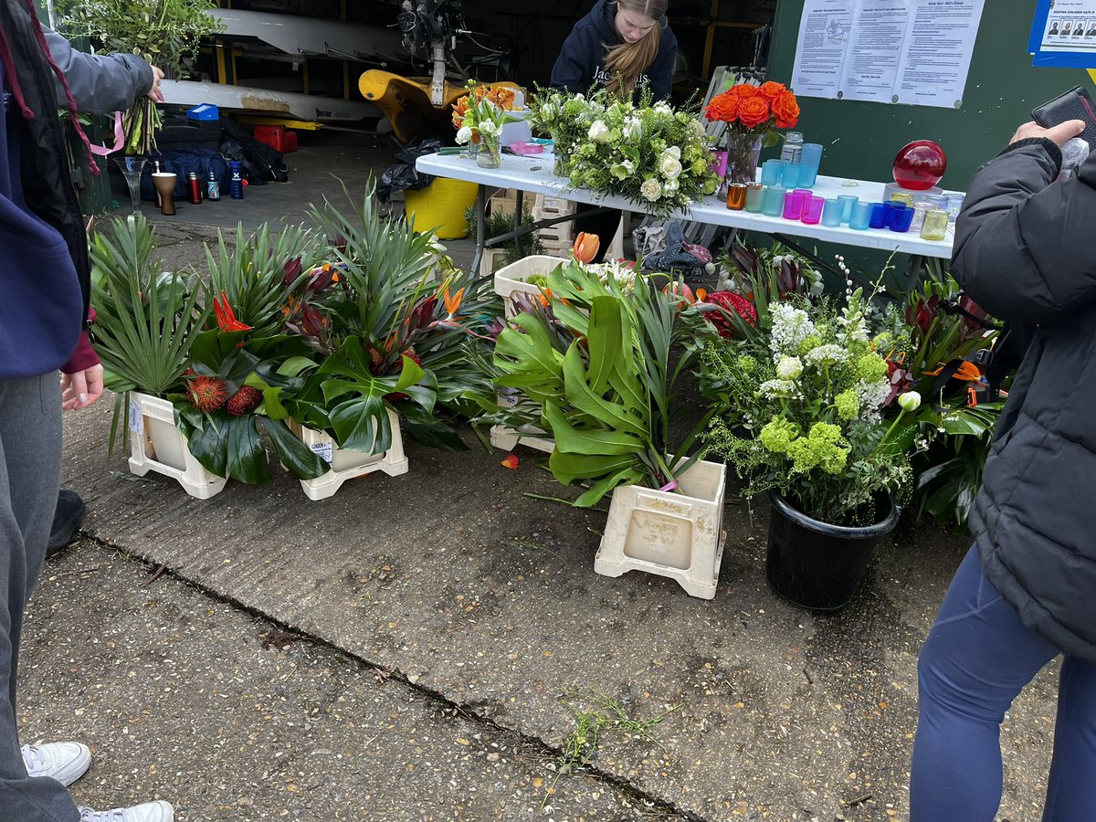 Lots of gorgeous flowers available… come down and support our <a href="/WGSBC2022/">Windsor Girls’ School Boat Club</a> this morning outside <a href="/WBSBC/">WBSBC</a> Stovell Boat House behind Windsor Leisure Centre. All funds raised going towards making girls sport bigger and better! Thanks <a href="/LavenderGreen0/">Lavender Green Flowers</a>