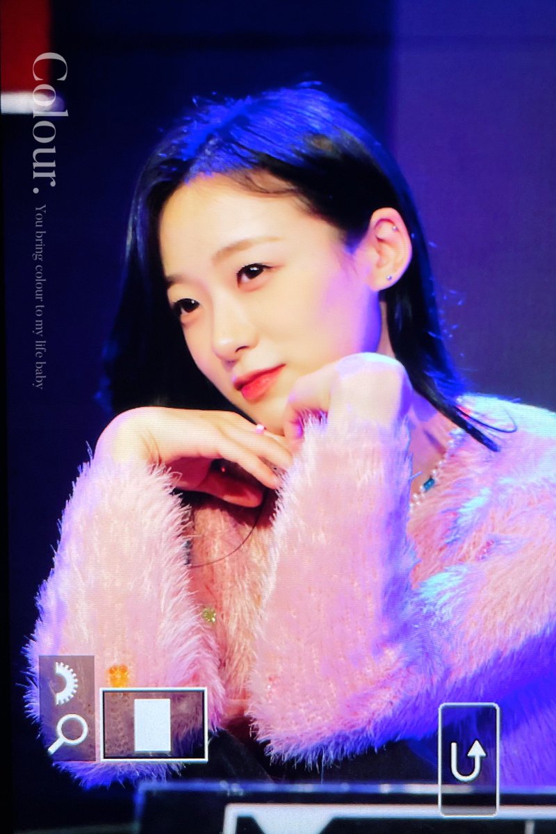 ๐๐จ๐ฅ๐จ๐ฎ๐ซ. tweet media