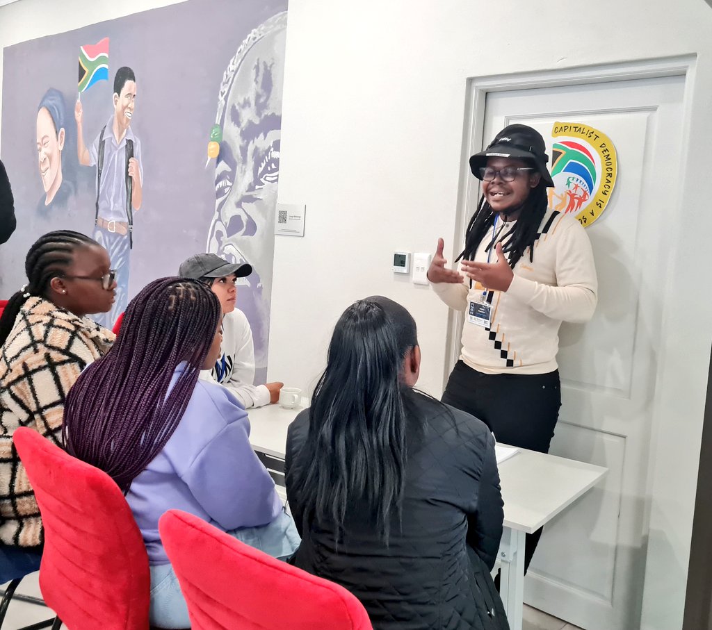 FES_SouthAfrica's tweet photo. The persistence of inequality casts a dark shadow over SA's democracy. What is the relationship between #inequality and #democracy?
The #FHAS22 cohort discussed why, almost 30 years of democracy, South Africa remains the most unequal country in the world. https://t.co/CXgLaKJlxL