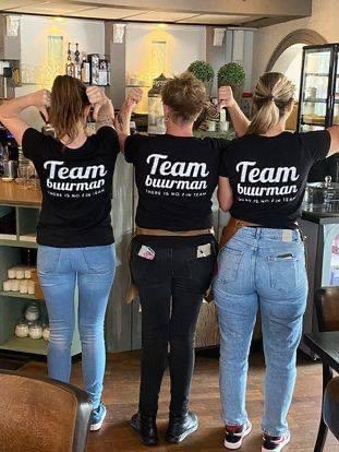 Wij zoeken collega's in ons bedieningsTEAM voor vrijdag en/of zaterdag!
Heb je tijd over of wil je wat extra's bijverdienen door in een leuk team te werken? Bel of mail ons dan (033-4321 667 of info.buurman@gmail.com). We zijn tot 21.00 uur open, dus altijd op tijd klaar!
