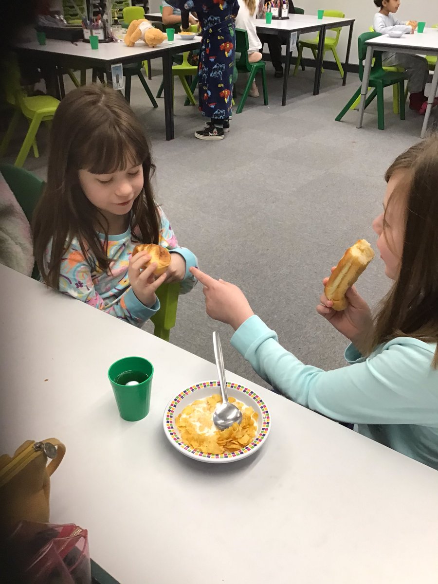 GRPARowan's tweet photo. After a great sleep @GRPARowan are enjoying some breakfast #SleepingUnderTheStars @11BEFORE11 https://t.co/2k27pyEXXD