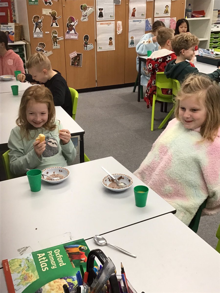 GRPARowan's tweet photo. After a great sleep @GRPARowan are enjoying some breakfast #SleepingUnderTheStars @11BEFORE11 https://t.co/2k27pyEXXD
