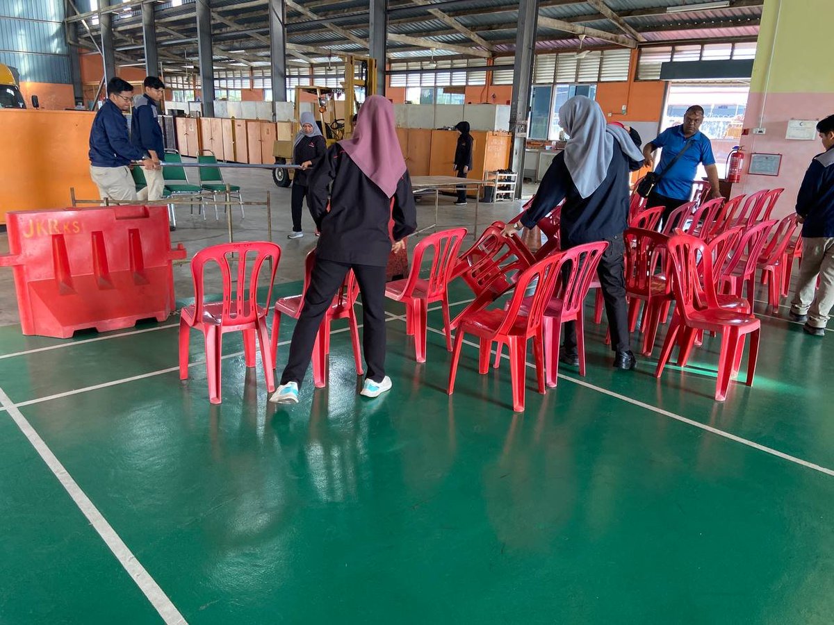 jkrckmintern's tweet photo. Rabu 22/3/2023
- Mengemas segala peralatan digunakan oleh mesyuarat agung tahunan JKR CKM
- Menyertai Perlawanan Bola Sepak antara Pasukan CKM Kedah FC Dengan Pasukan Yarabi All-Star FC Di Padang SMK Tunku Malik
@EnCiK_JM1
@JKRCKMKedah
#internfebjun2023
#ckmkedah https://t.co/uGuVnRuws1