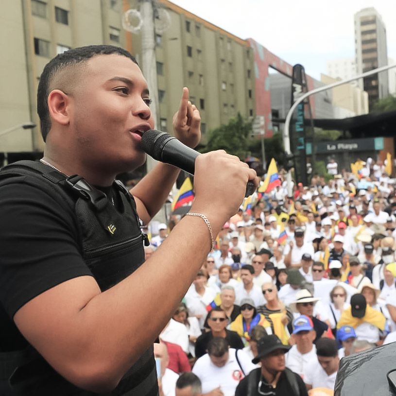 Alejoberme0's tweet photo. No tengo dudas de que @MiguelPoloP cumplirá los sueños que la violencia y racismo le negó a Martin Luther King. LIBERTAD Y ORDEN. 🇨🇴 Esperamos sus órdenes comandante. https://t.co/C6Sdp5laqa