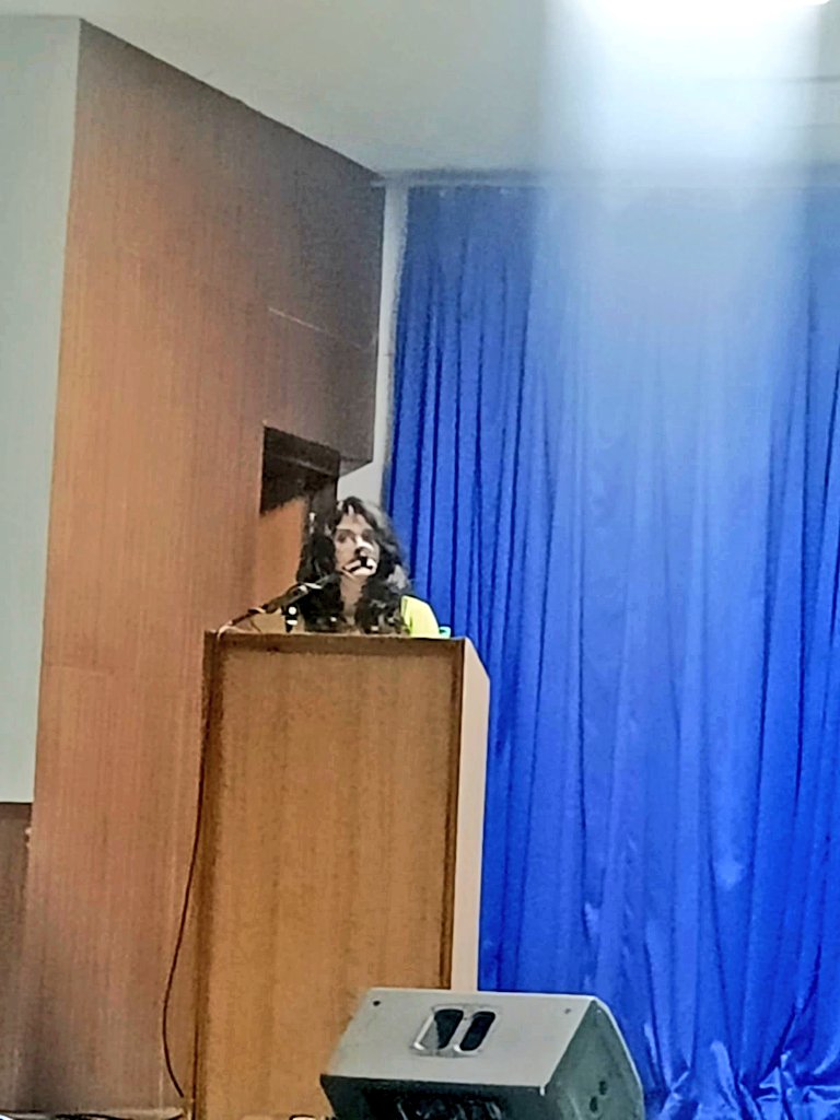 papersargent's tweet photo. Sreejita Biswas talks about online lives at at @sju_english82's
#WritingWorldsWorldsWriting #NewTextualities2023
Reminisce about the bittersweet internet of the 2000s with her! https://t.co/s5Idaie5Ch
