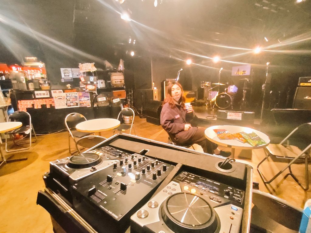 adm1000pai's tweet photo. 本日はスタジオペンタさん主催の「ペンタ飲み会」オープンしてます！
PENTA会員さんは無料で入れます👍
ハンズサイド店長たいちさんが待ってます🙌
飲み放題もやってるよ🍺

池袋スタジオリハおわり、またはリハ前の方気軽にお立ち寄りくださいませ♪

#スタジオペンタ
#PENTA https://t.co/Rpg2MNWrIq