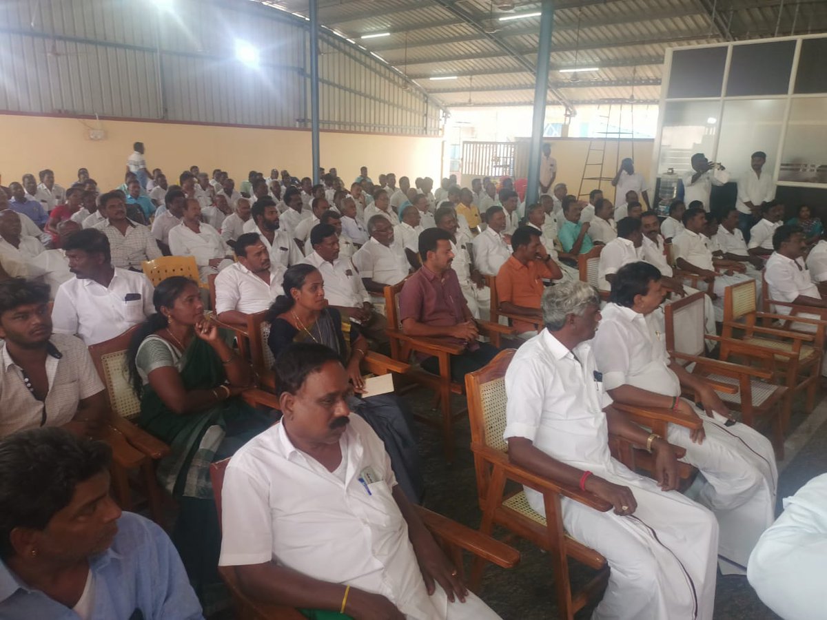 DMKSuriya95's tweet photo. கள்ளக்குறிச்சி வடக்கு மாவட்ட கழக செயற்குழு கூட்டம் வடக்கு மாவட்ட கழக செயலாளர், சங்கராபுரம் சட்டமன்ற உறுப்பினர், @TUdhayasuriyan அவர்கள் தலைமையில் கள்ளக்குறிச்சி வடக்கு மாவட்ட கழக அலுவலகத்தில் நடைபெற்றது
இக்கூட்டத்தில். https://t.co/SEPQvQv7nc