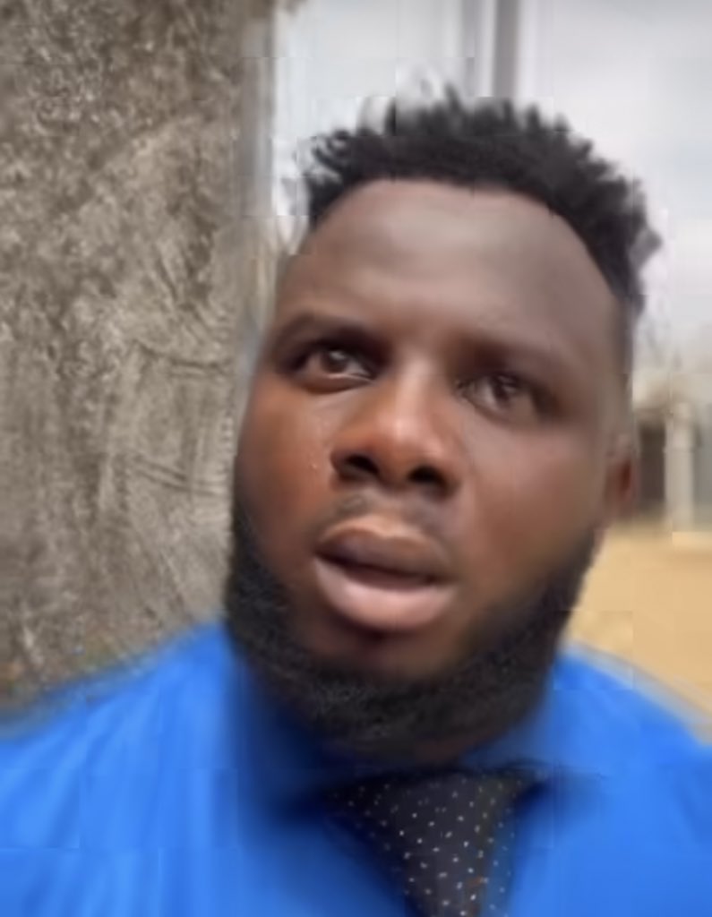 Law2605's tweet image. Abosolutely noone

Me : When i see two plus sized women coming towards where am seated in a combi