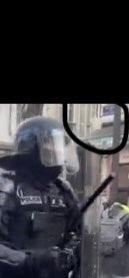BlasterRec's tweet photo. @johandusud @MRTMTHGNS @Mediavenir @laluciolemedia 2 première secondes, juste avant le bruit tu vois le pavé.
Juste après tu vois le pavé au sol. https://t.co/c7H0oY76qd
