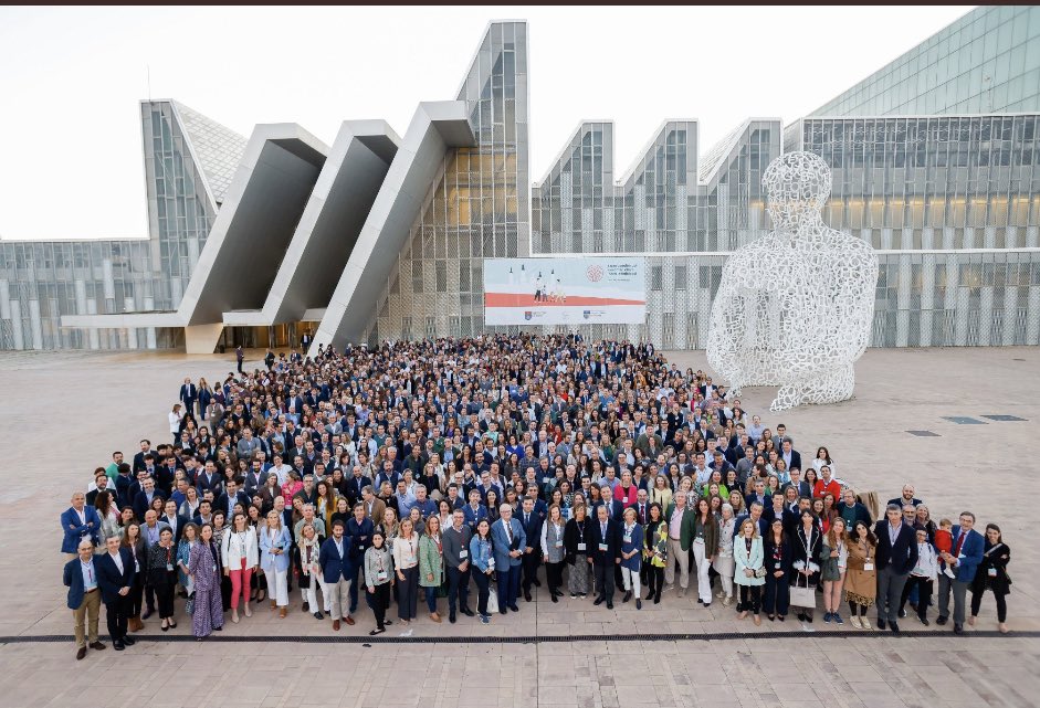 mgalvanl's tweet photo. Gran jornada de apertura del #40congresoFEPACE
#EducarElCaracter @FomentoEdu @JoanCurco 
Magistral intervención de @rpmbestiario “10 Claves para ser feliz”. Mi preferida: 
✅Ir más allá …desde el más acá #TotallyAgree https://t.co/8dc4kstGAl