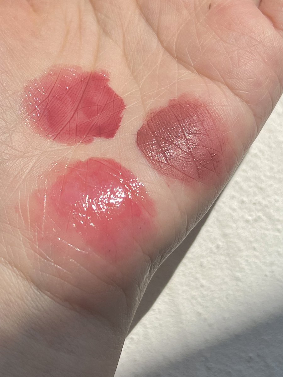 ลิปที่ใช้บ่อยๆช่วงนี้ทาแล้ว น่ารัก หน้าไบร์ทขึ้นด้วย เหมาะกับแต่งหน้า Cool tone  𓂋  🎧🐰 ⊹