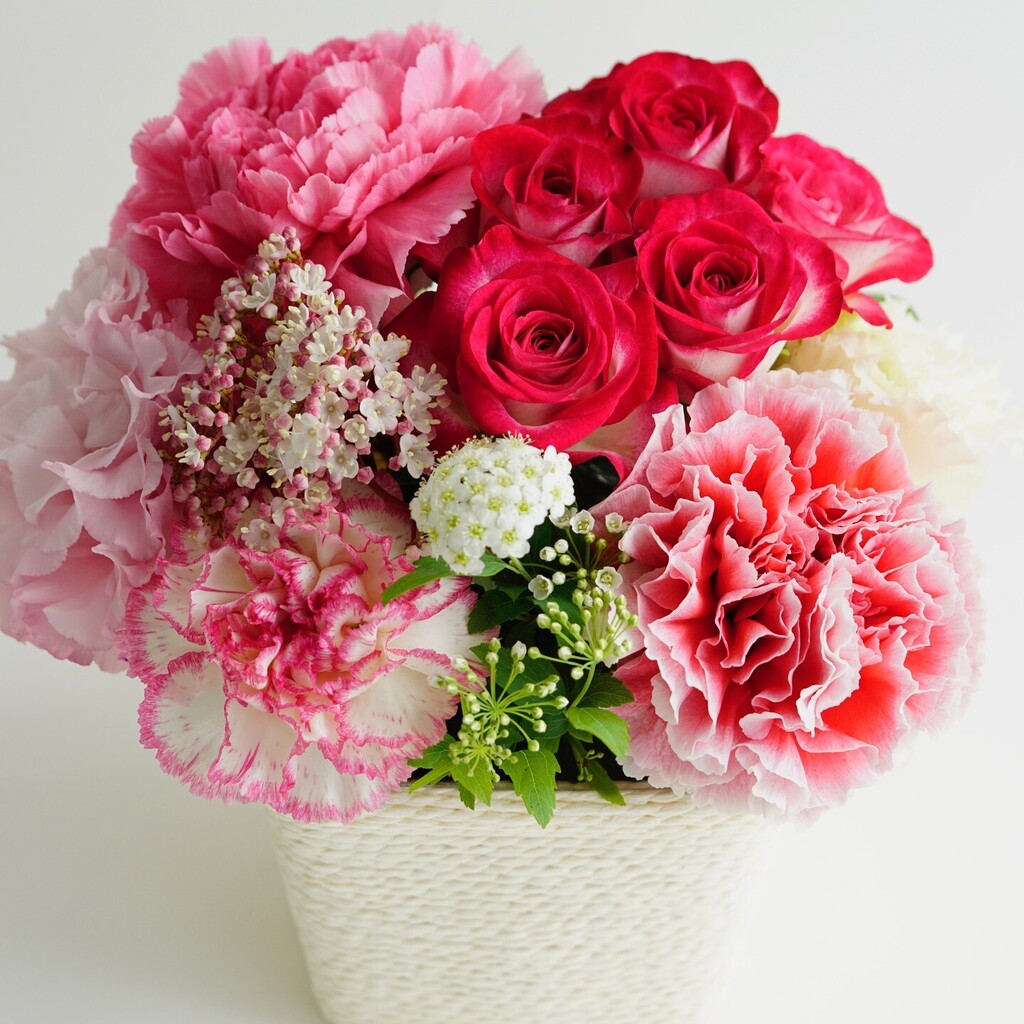 画像配信用に撮影したけどすごくきれいに撮影できた。
ビバーナムの花もコデマリも今時期しか使えないので、使えるときに目一杯使おう。
週明けからは、異動や入学祝いが増えますので、また忙しくなります。 instagr.am/p/CqM9-CyJjsQ/