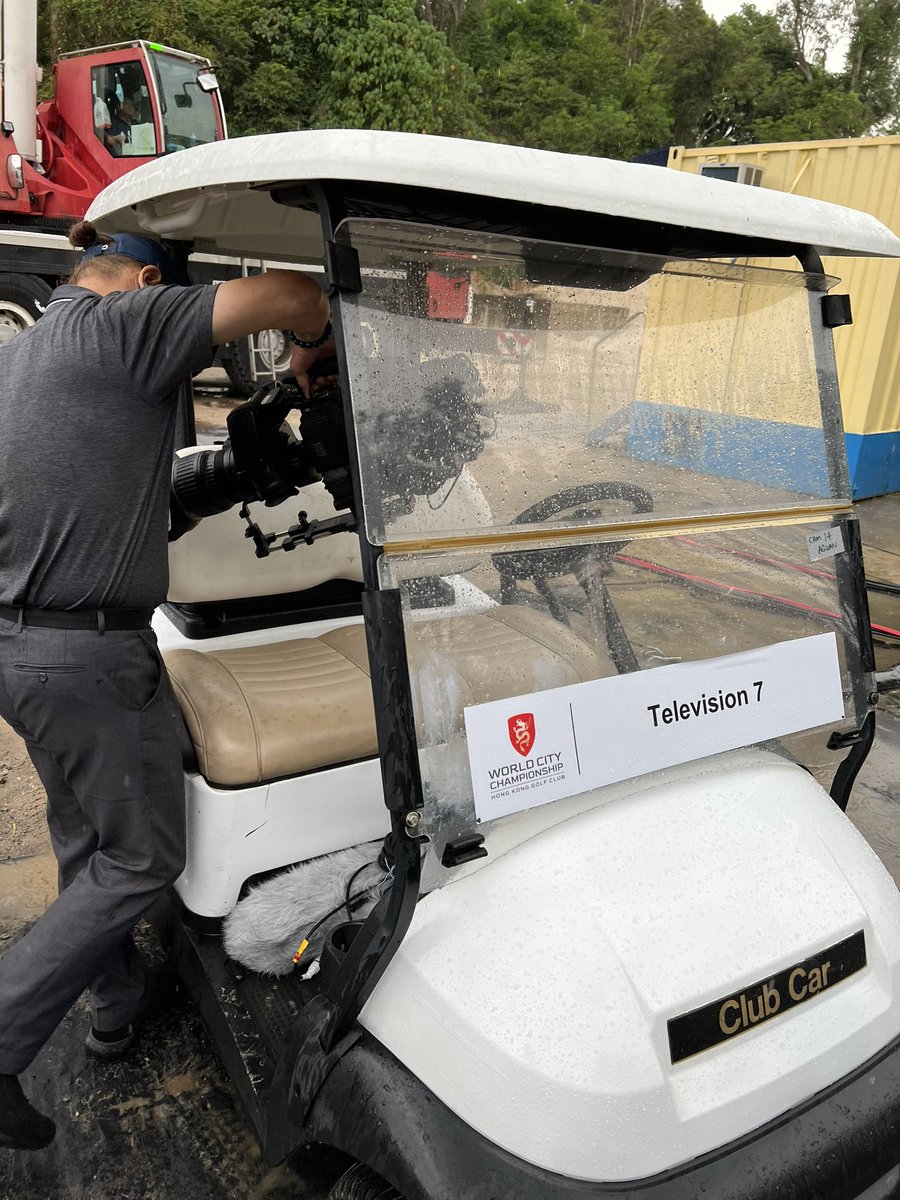 The cameras are being packed away as play has been suspended for the day. Play will resume bright n early tomorrow. Lets hope for a better forecast #worldcitychampionship #asiantour #hkgolfclub