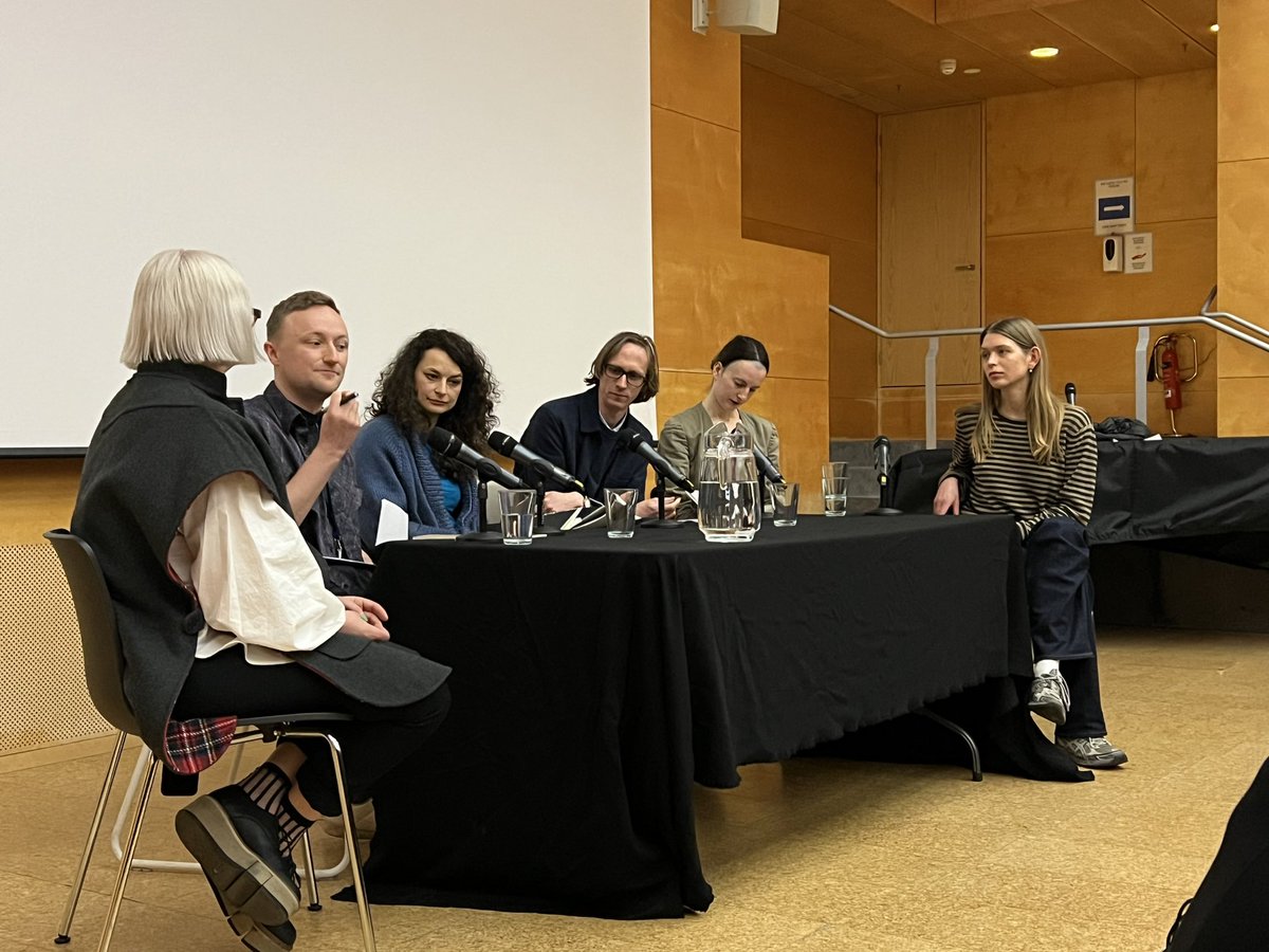 sofafridays's tweet image. Big THANK YOU to ELIZABETH PRICE for joining us today and talking us through a myriad of practices and ideas. Thanks also to Marcus Jack for chairing, to @fdjardine and @Panel_Glasgow, &amp;amp; to our astute panel, Emma Aars, Olivia Wiles, James Epps &amp;amp; Mira Knoche ✨