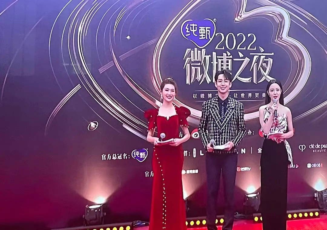 ⚠️⚠️WATCH WEIBO NIGHT TV STREAM BY KIND PEOPLE⚠️⚠️

⬇️⬇️⬇️
Link 1: weibo.com/l/wblive/m/sho…

Link2: weibo.com/l/wblive/app/h…

#WangYibo_WeiboNight2022 #XiaoZhan_WeiboNight2022