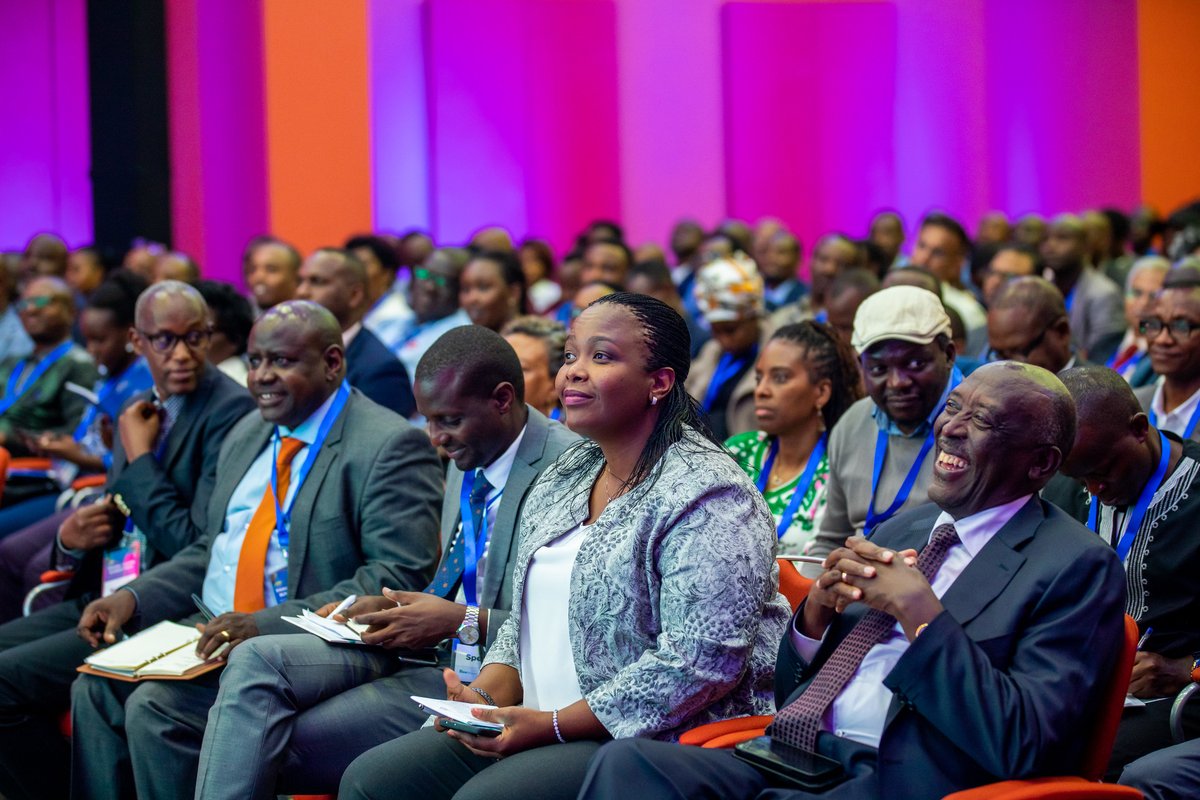 RDBrwanda's tweet photo. Takeaways from yesterday's Rwanda - Uganda Business Forum:

🔷 There's a need to grow trade and investments 
🔷 Opportunities abound in various economic sectors 
🔷 The 2 Governments are committed to improving regional business environment

#InvestInRwanda #InvestInUganda🇷🇼🇺🇬 https://t.co/t6VkQ6Kvv3
