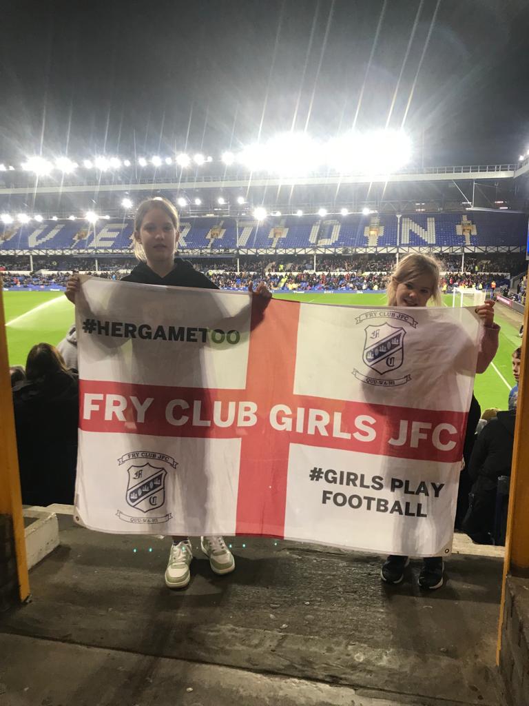 Markgrinter73's tweet photo. Flag at Goodison Park 👍 https://t.co/0NDATKqqkp