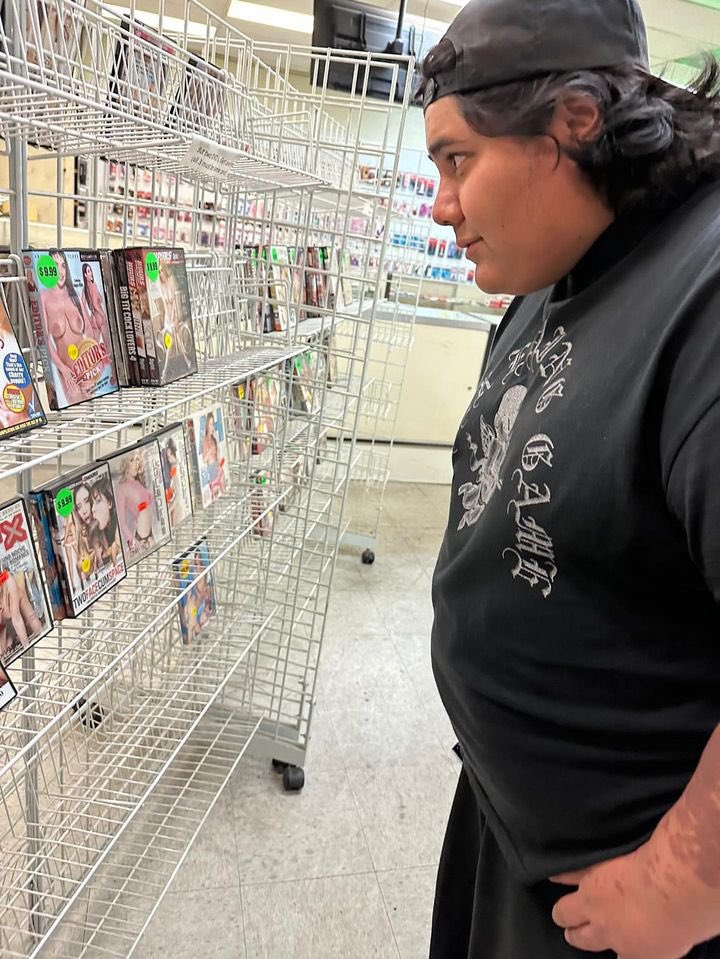 Thrashhaholic's tweet photo. Decisions decisions https://t.co/ue8Fd17POq