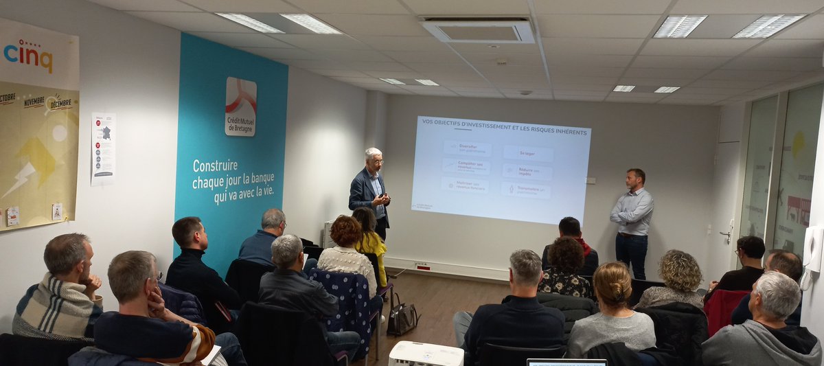 [Réunion clients : immobilier]
Ce jeudi, la Caisse de Redon organisait une réunion sur l'immobilier animée par Sébastien Grais et Gauthier Malard #ArkeaInvestissementConseil.
#Échanges #territoires #synergies #immobilier #redon
<a href="/CMBretagne/">CMBretagne</a> <a href="/CMB_DD35/">Crédit_Mutuel_DD35</a> <a href="/ArkeaLes/">Les communautés Arkéa</a> <a href="/cmarkea/">Crédit Mutuel Arkéa</a> <a href="/ccmredon/">CCM REDON</a>