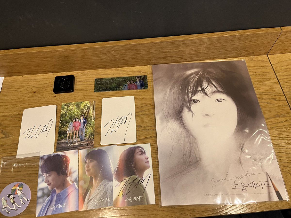 noooon15's tweet photo. 聞いてください…ダミちゃんからサイン貰えた…😭興奮して渡しそびれた手紙も戻って受け取ってくれた🥺幸せすぎるんだが…(TT)友達にも感謝🥲🤝
ダミちゃんありがとう😿🫶🫶
てか細すぎ、薄すぎ、可愛すぎ… https://t.co/UHTdOhyDs5
