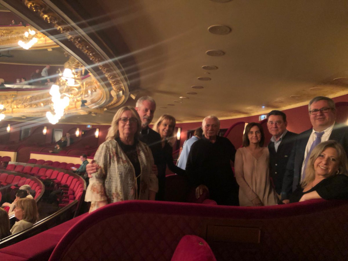 RosaMora_AC's tweet photo. Gràcies @coacbcn per aquesta gran nit!!. Un concert fantastic amb les grans veus de Sara Blanch i Pene Pati acompanyats del gran pianista Giulio Zappa, els tres ens van emociar amb un gran repertori!! i tot aixo..gaudint de la gran companya d'uns nous amics i companys col.legiats https://t.co/20yk4nVmtj