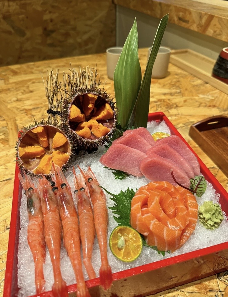 theamthyrith's tweet photo. 今日のウニは美味しいです。😋 https://t.co/G4YCWeH0eT