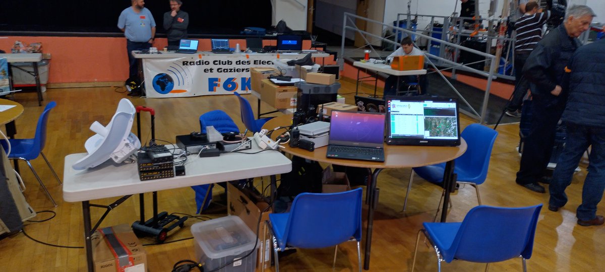 isithran's tweet photo. Le stand est monté, à tout à l'heure #OndExpo https://t.co/Rlm8VjxZXx