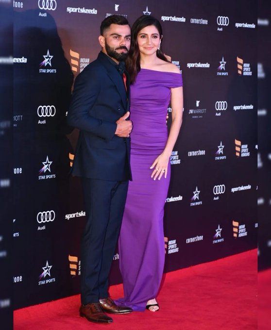 thrill_fun's tweet photo. Virat Kohli &amp; Anushka Sharma during the Indian Sports Honours Award in Mumbai.🔥
@imVkohli @AnushkaSharma 
#thrill_fun #ViratKohli #AnushkaSharma https://t.co/8iB5xa3bVh