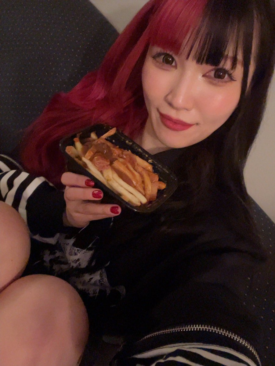 Today was the match in Canada. Thank you Canadian motherfuckers!
Midnight poutine is the best. 🇨🇦