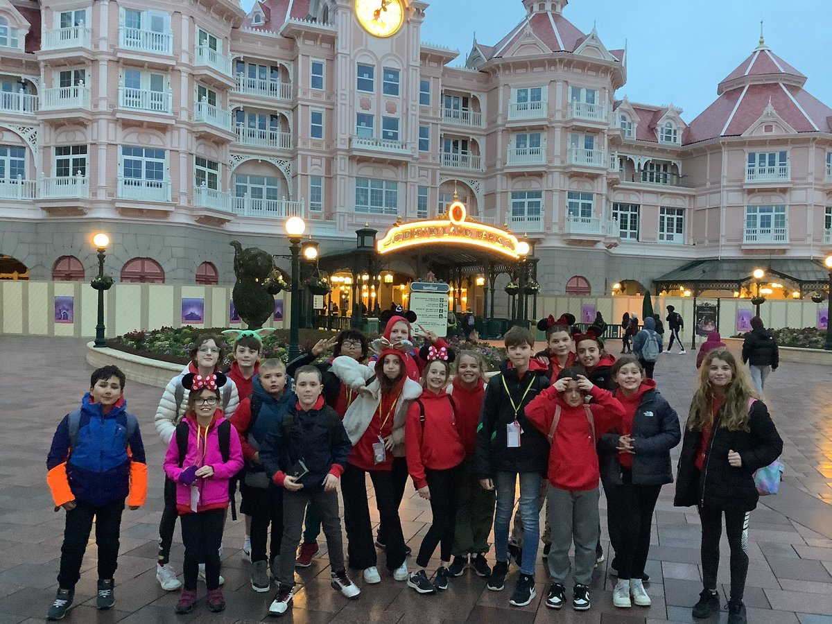 Scotch_Orchard's tweet image. The most wonderful week with the most wonderful people. It has been a privilege sharing this trip with our Scotch Orchard children and wider trust partnership. 🇫🇷 @the_atlp  @ATLP_DoE #onetrust