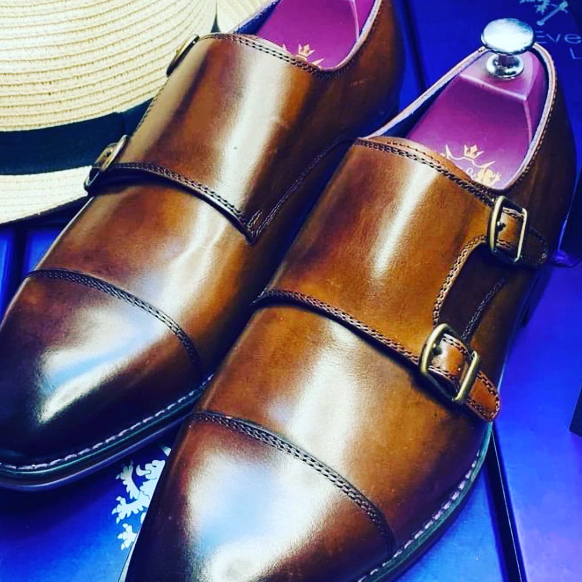 Time to step up your shoe game?
bit.ly/3DekHBK

#HandmadeShoes #Designyourown #Brogues #ChelseaBoots #MonkStrapBoots #WeddingShoesForMen #ComfortableShoesForMen #ItalianLeather #Evesandgray #Chukkaboots #wingtips #oxfordshoes