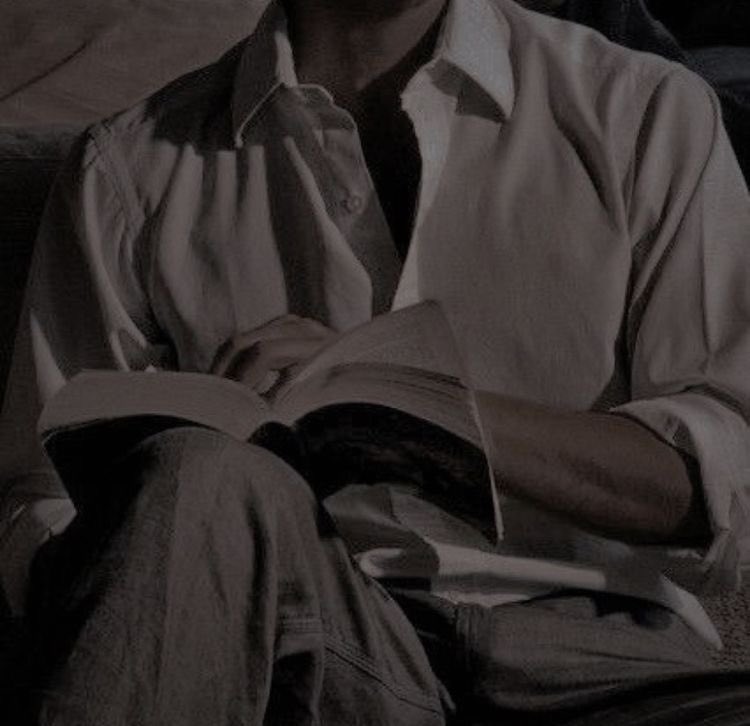 بمرور السنين #أدركنا إننا خسرنا طاقتنا وصحة قلوبنا بلا #ثمن أعطينا المواقف والأشخاص أكثر مما ينبغي والآن #فهمنا كُل  شيء لا شيء #يستحق العناء