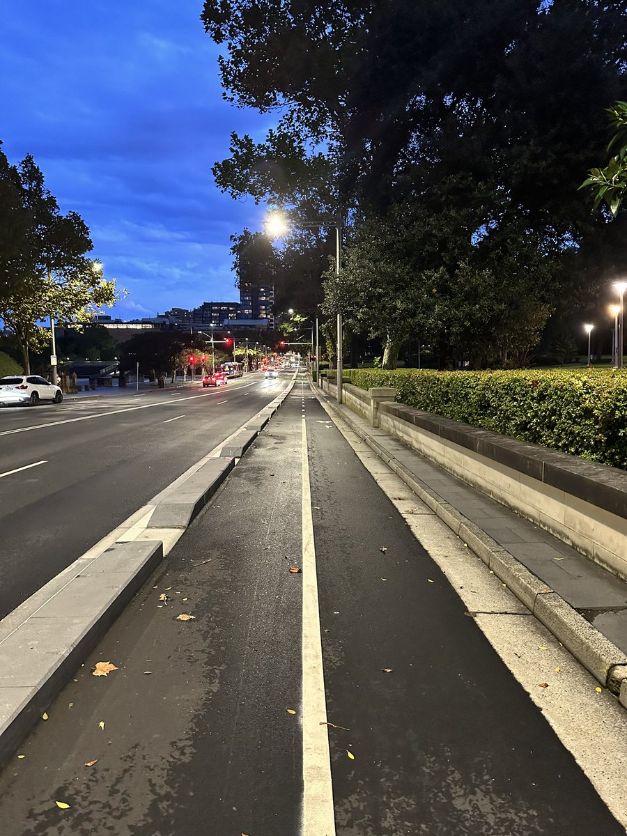 Great cycle path in the city. Would love to have something like this along Pennant Hills Road. 

#activetransport #liveabilty #geography