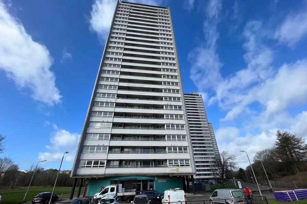 SustainableTall's tweet image. Demolishing the Wyndford flats in Glasgow would effectively release 47,000 tonnes of embodied carbon (to rebuild the same number of houses)

#RetroFirst bbc.com/news/uk-scotla…