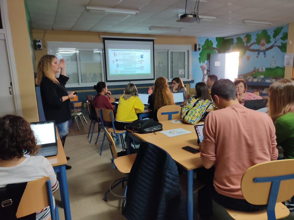 ralvmar220's tweet photo. Magnífica tarde de trabajo en la primera sesión del curso de SDA del @cepcastilleja en Gerena, con los compañeros del @CeipFeliu y otros coles de la zona. Un estupendo equipo de trabajo formado por Raquel Vela, Rocio Álvarez y @anfraca nuestro asesor de zona. https://t.co/4c75sLnjRB