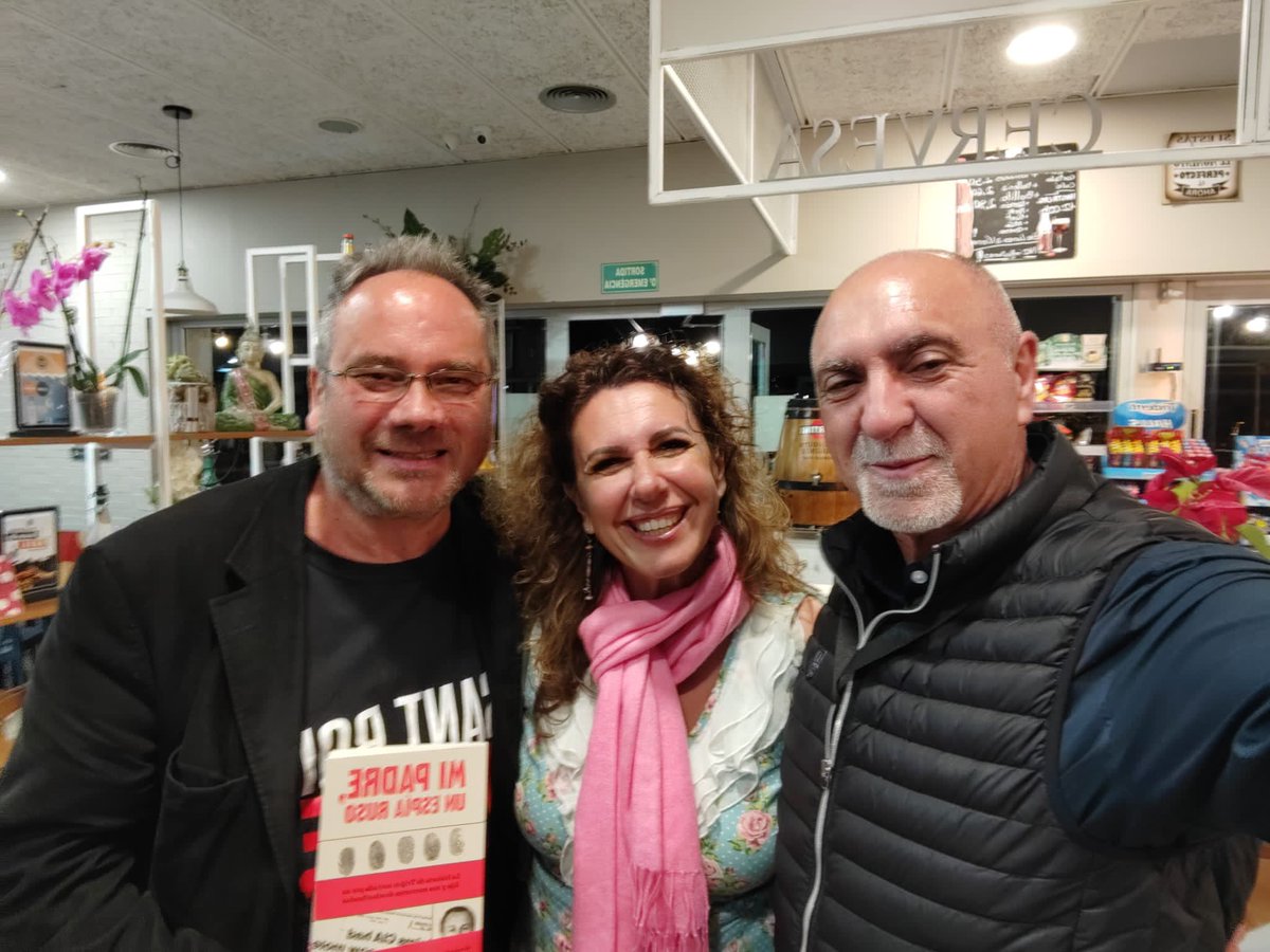 Buenos momentos en <a href="/SantBoiNegre/">SANT BOI NEGRE</a> #mipadreunespíaruso  #Aleksandrogorodnik #CIA  #kgb #Яненапуган #Rusia #trigon #myfathermyhero  #мойотецмойгерой <a href="/penguinlibros/">Penguin España 🐧📚</a> <a href="/EdicionesB_/">Ediciones B</a> <a href="/EditabundoA/">Editabundo Agencia Literaria</a>