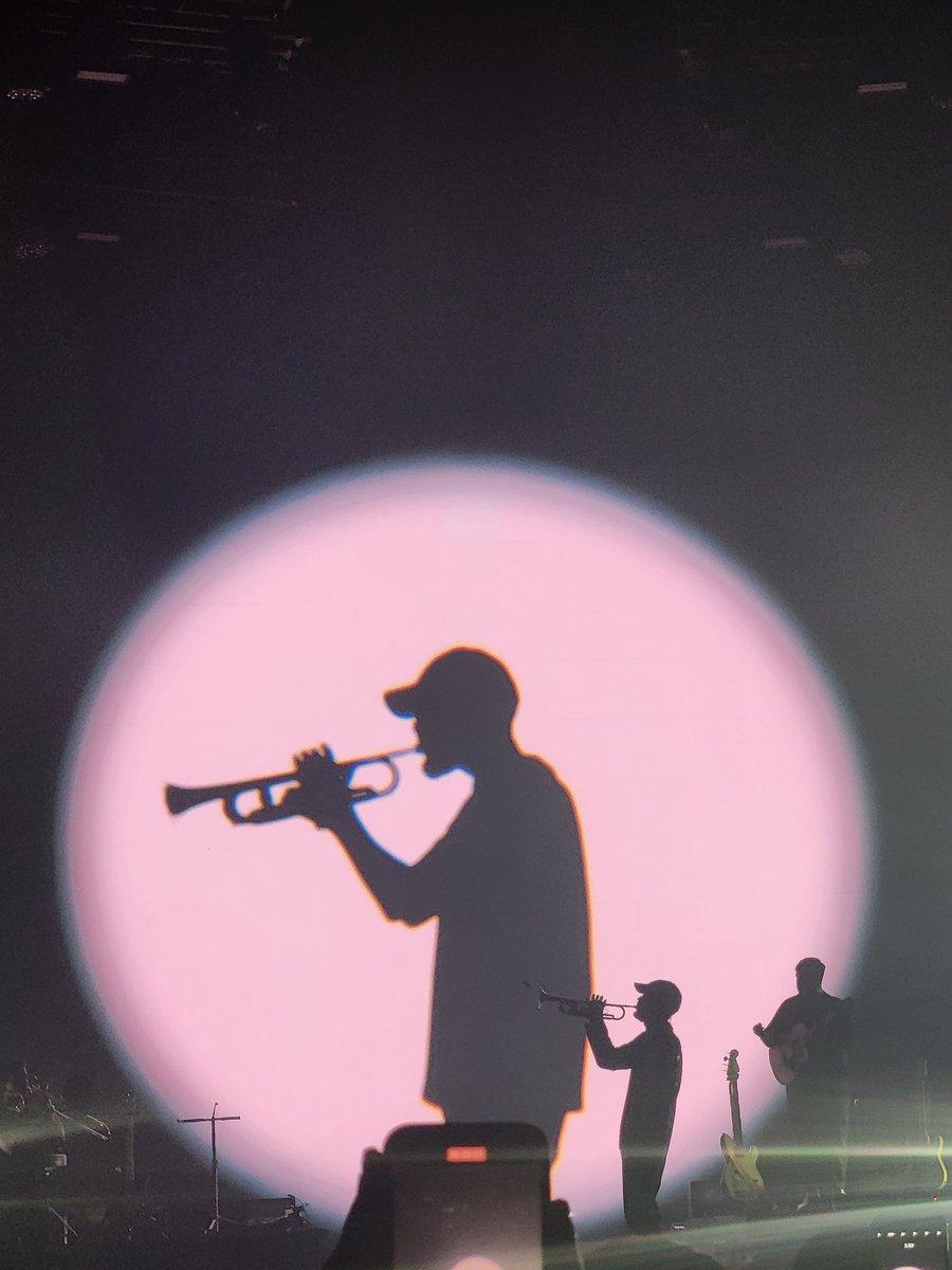 _pokema_'s tweet photo. Un concert incroyable ❤️
Merci de nous faire vivre autant d'émotions à travers des textes magnifiques 🥰
@bigfloetoli https://t.co/TnNV7So0wY