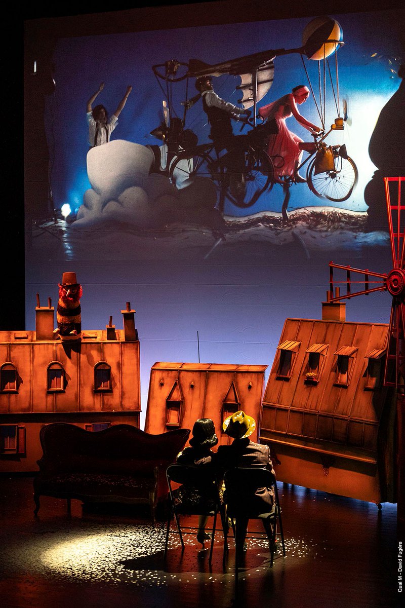 #TheatreDucouneauavecleFlorida Bijou poétique, sorti de l’imagination de Mathias Malzieu, Daria Nelson et Le Turk, La Symphonie du temps qui passe, à mi-chemin entre comédie musicale, lecture, chanson et cinéma, c'est ce samedi à 20h30 au Théâtre ! Chaudement recommandé ! 😍