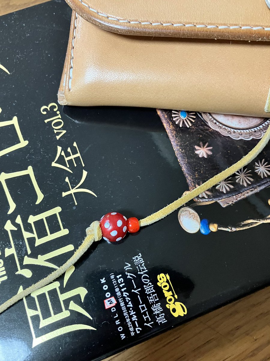 goro's 財布　【正規品】革紐・ビーズ［未使用］つき ゴローズ紹介】 今回のご紹介はお財布です🦅 ゴローズといえばフェザー