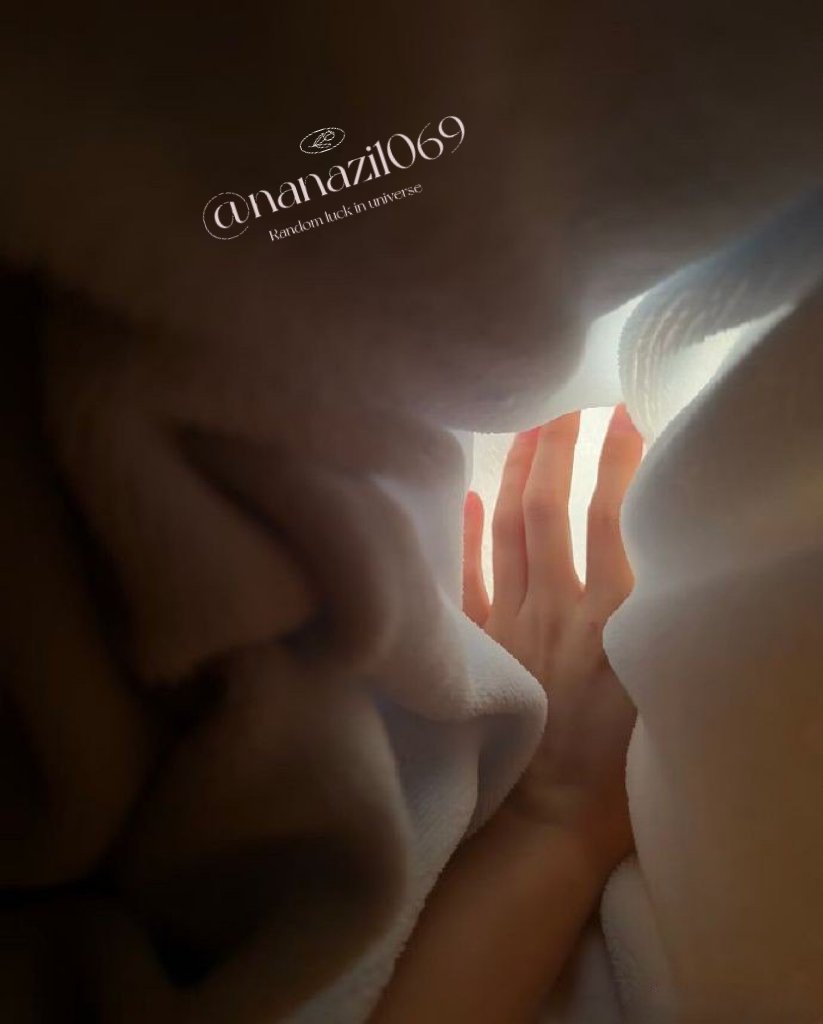 终于熬到周末了，好想要一个人形臂枕插入我的发丝后面，然后一起赖床。有人想当我的人形臂枕吗？还不私我？😘