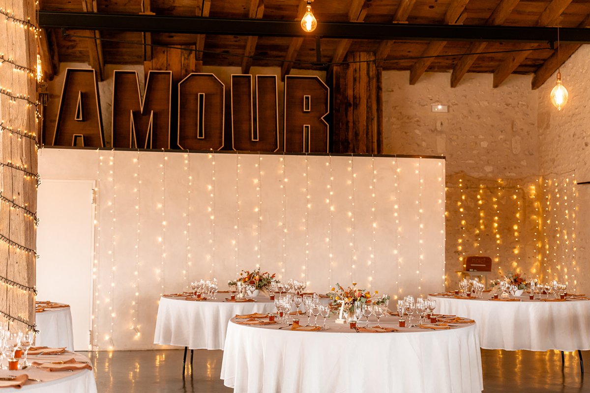 NOUVEL ARTICLE | Notre mariage du Nouvel An (lieu, traiteur, déco, fête…) 🕺💃🎊 ⤵️  lapenderiedechloe.com/2023/03/mariag…